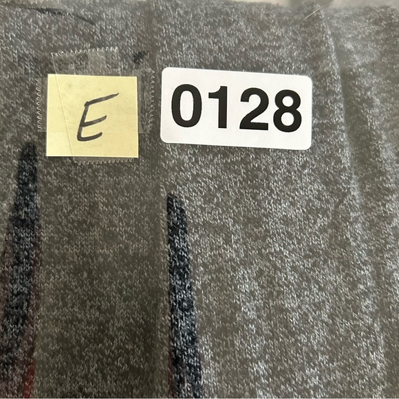 Banana Republic Premium Luxe Yarn Silk Cashmere Sweater Grey V-Neck medium - Picture 7 of 9